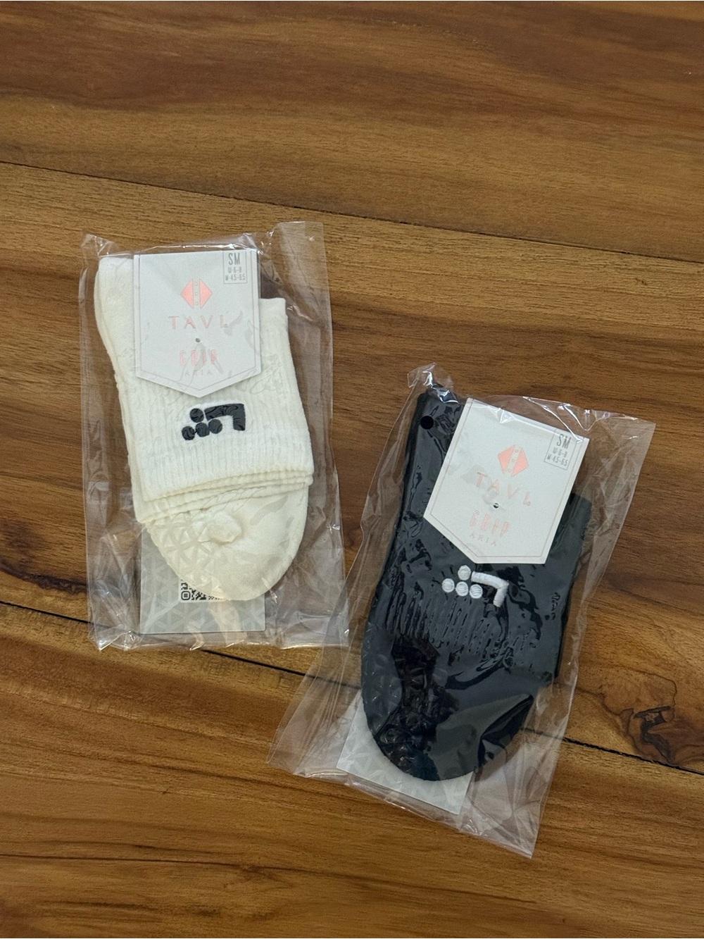 Life Time Fitness logo Tavi grip Socks - White & Black (2 Pack)